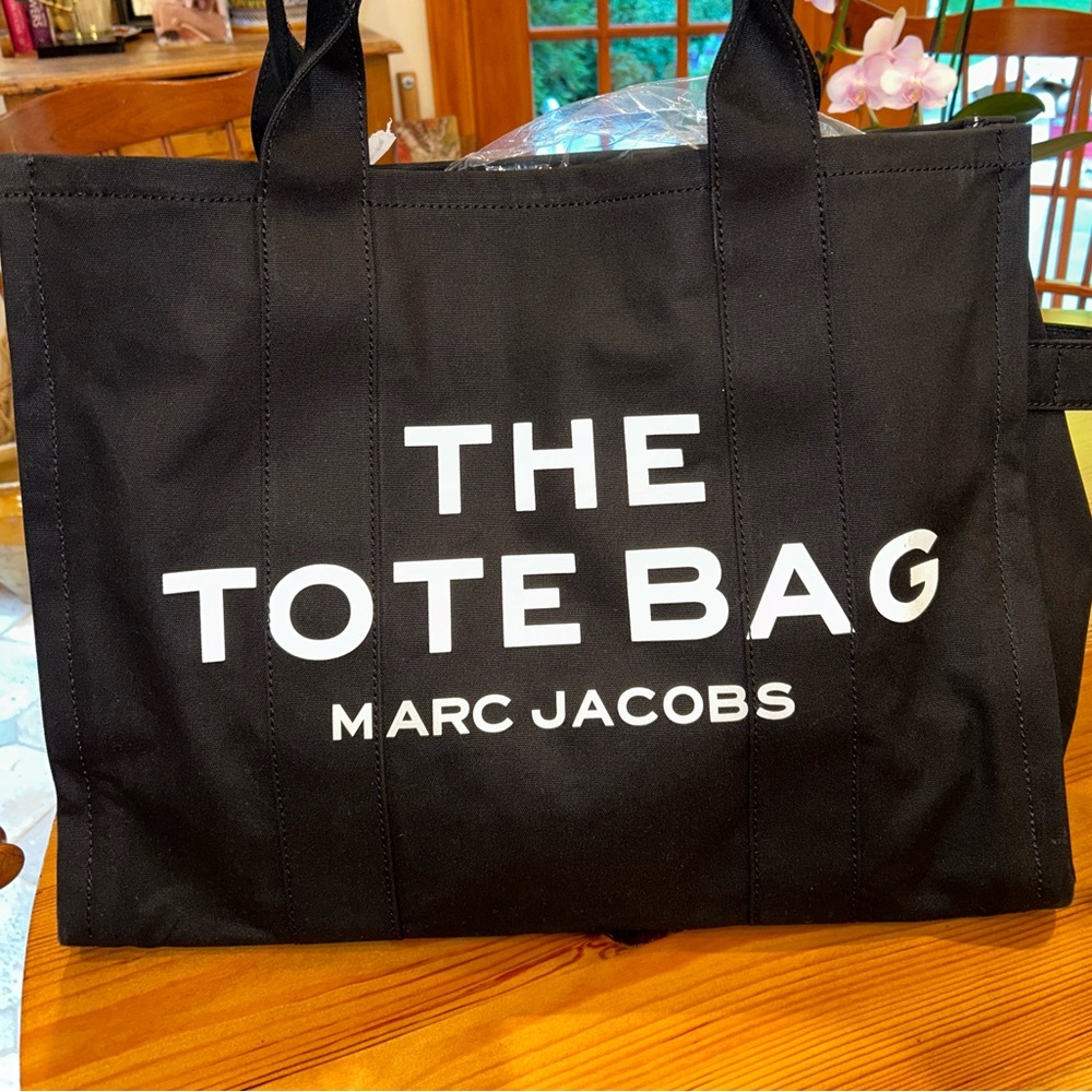 XL Marc Jacob’s black tote